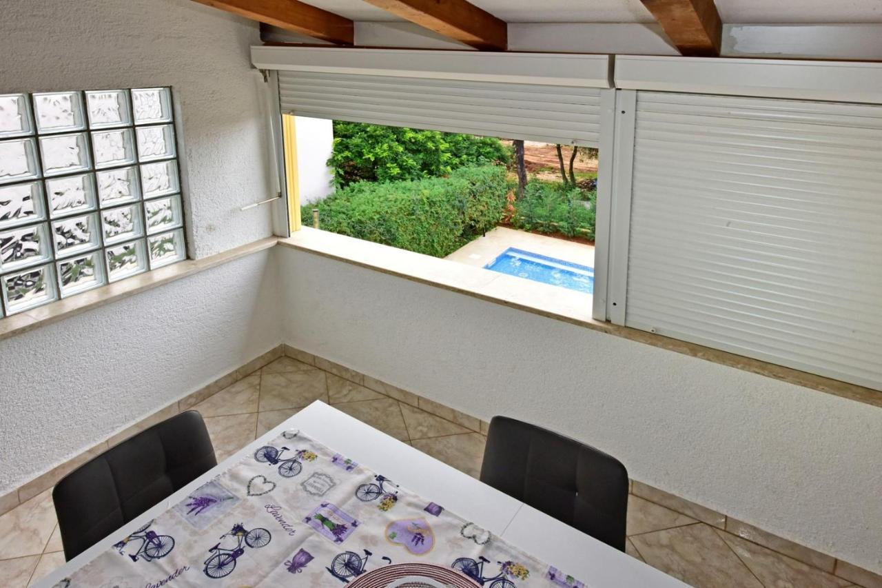 Apartments House Anna For Max 13 Persons In Porec, Pet Friendly Exterior photo