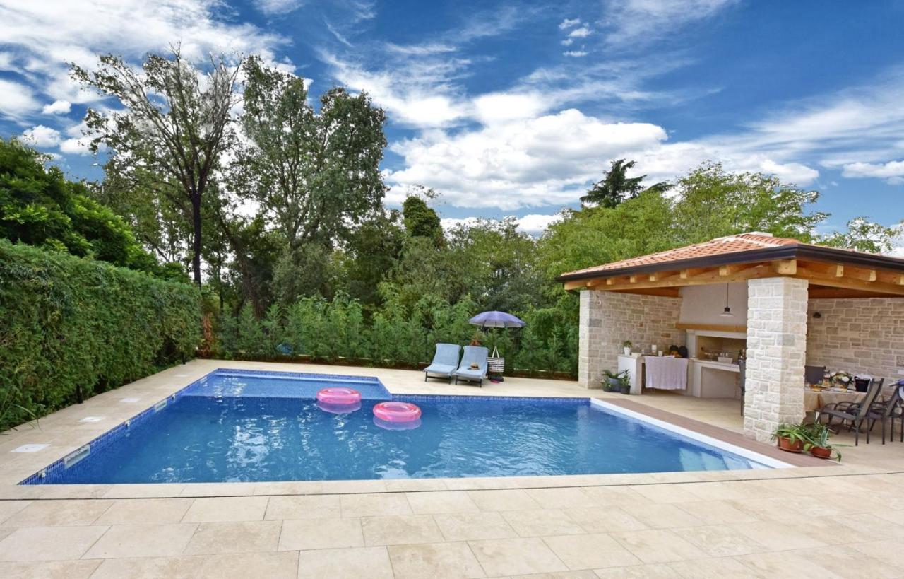 Apartments House Anna For Max 13 Persons In Porec, Pet Friendly Exterior photo