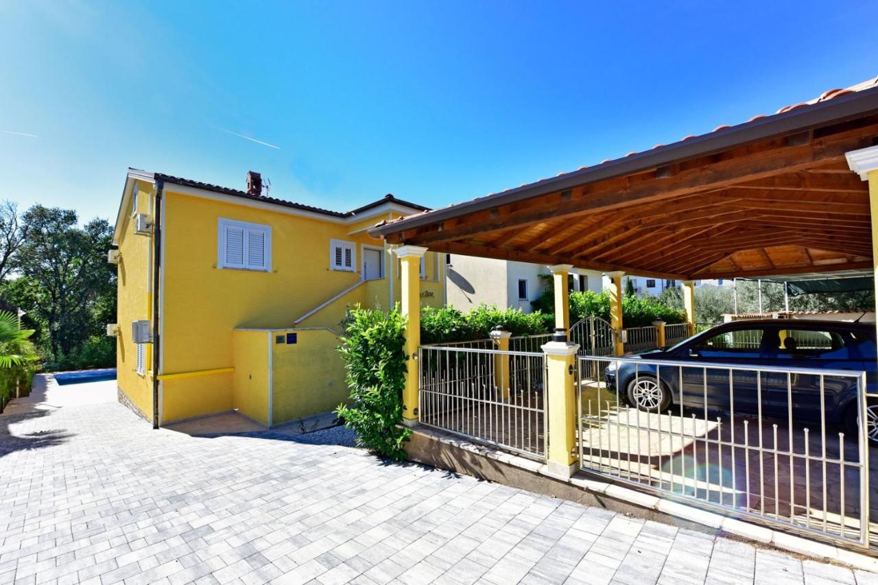 Apartments House Anna For Max 13 Persons In Porec, Pet Friendly Exterior photo