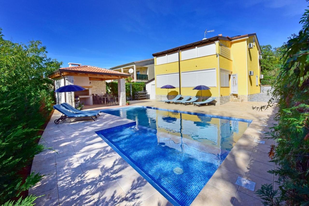 Apartments House Anna For Max 13 Persons In Porec, Pet Friendly Exterior photo