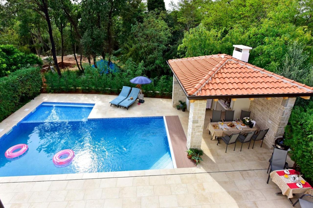 Apartments House Anna For Max 13 Persons In Porec, Pet Friendly Exterior photo