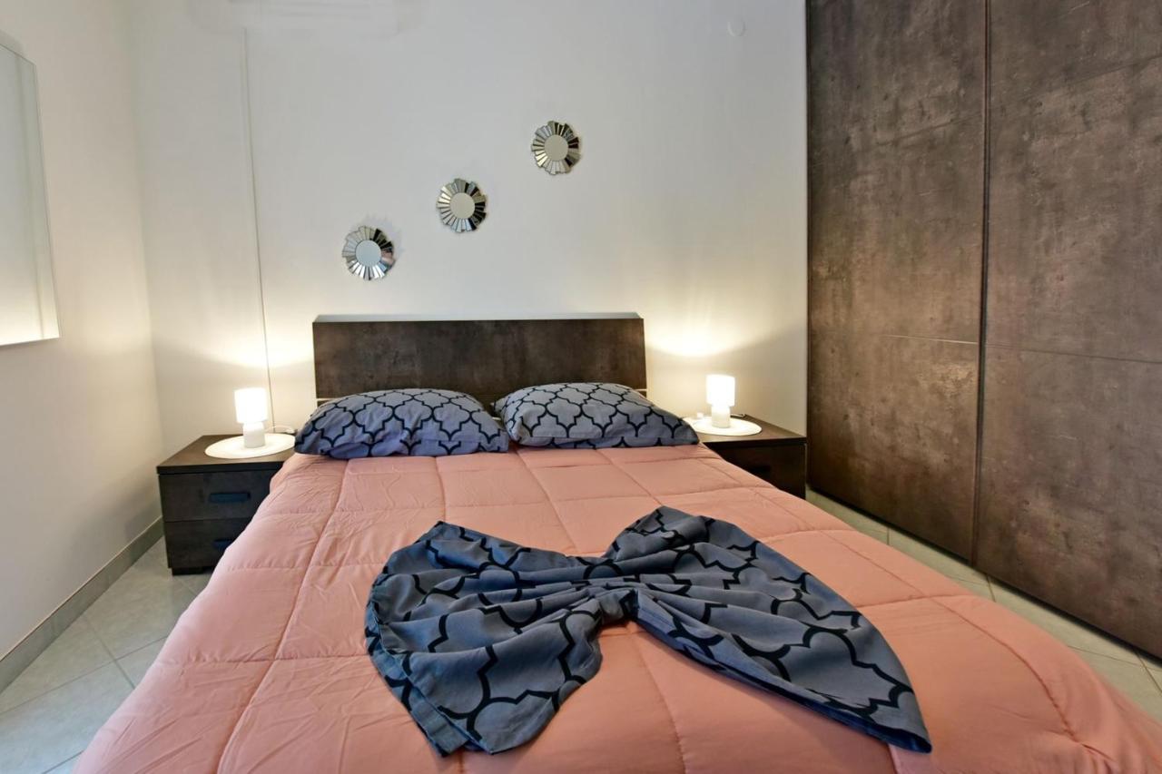 Apartments House Anna For Max 13 Persons In Porec, Pet Friendly Exterior photo
