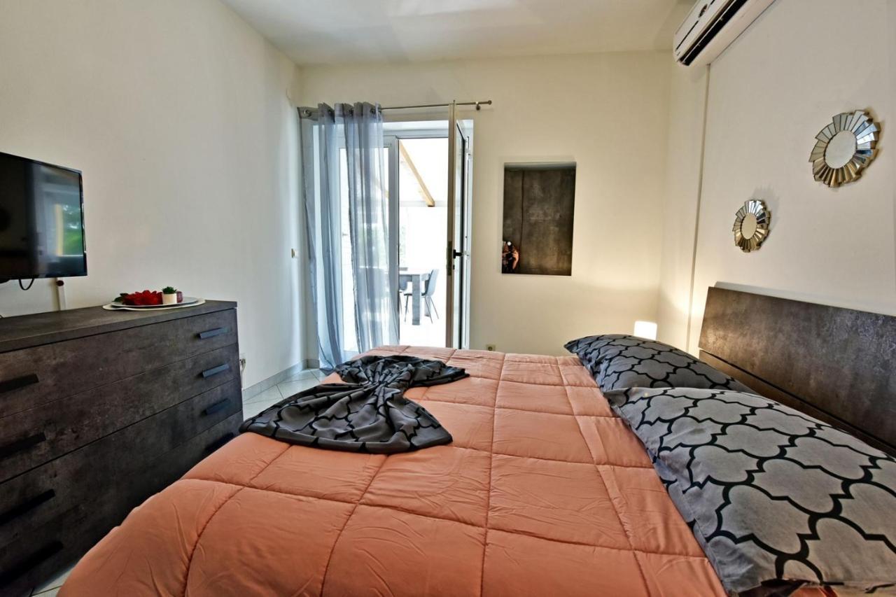 Apartments House Anna For Max 13 Persons In Porec, Pet Friendly Exterior photo
