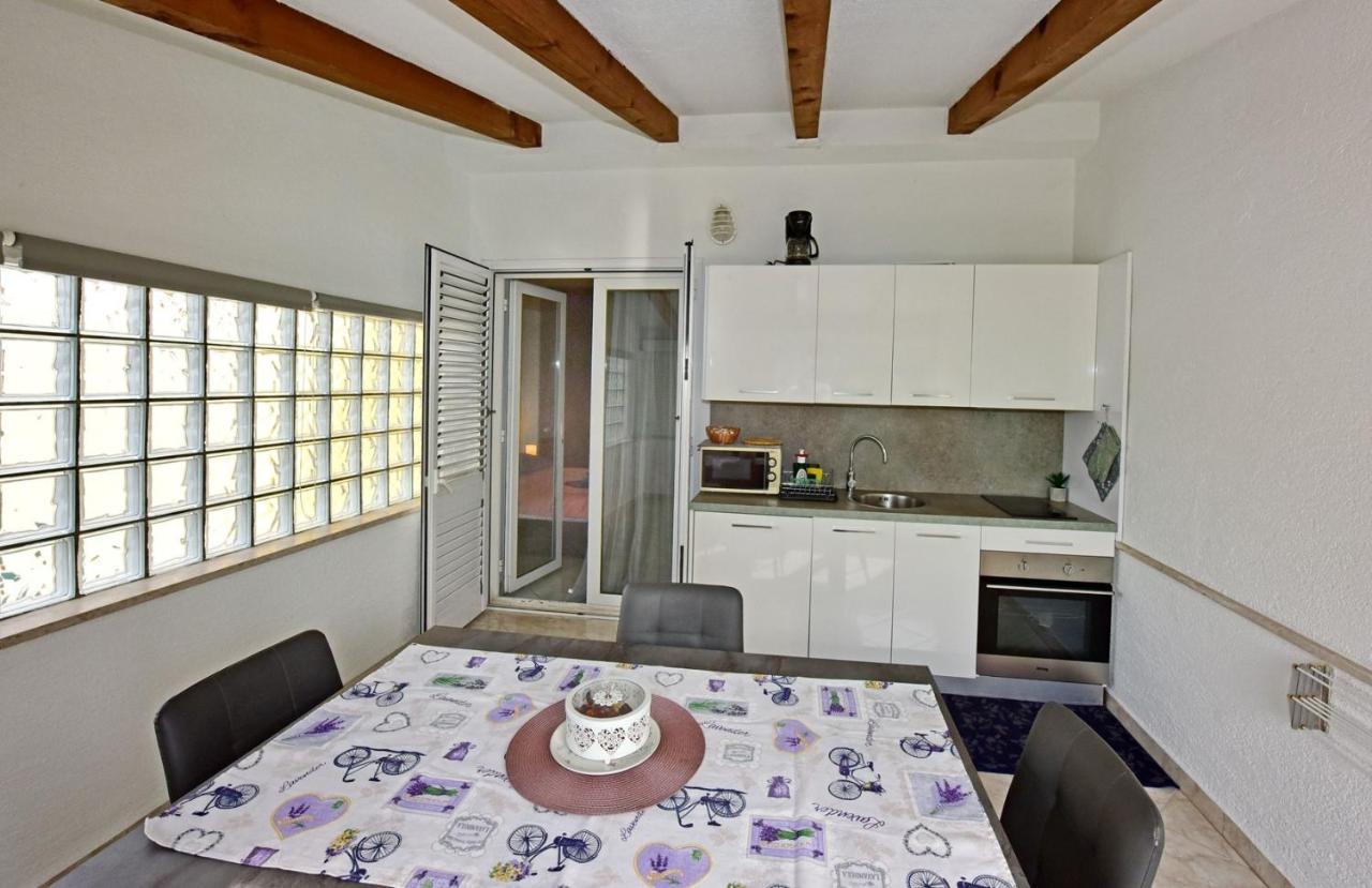 Apartments House Anna For Max 13 Persons In Porec, Pet Friendly Exterior photo