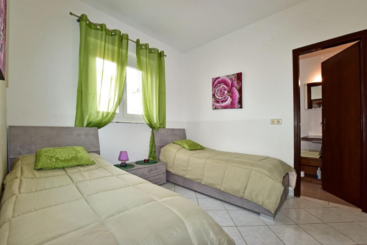 Apartments House Anna For Max 13 Persons In Porec, Pet Friendly Exterior photo